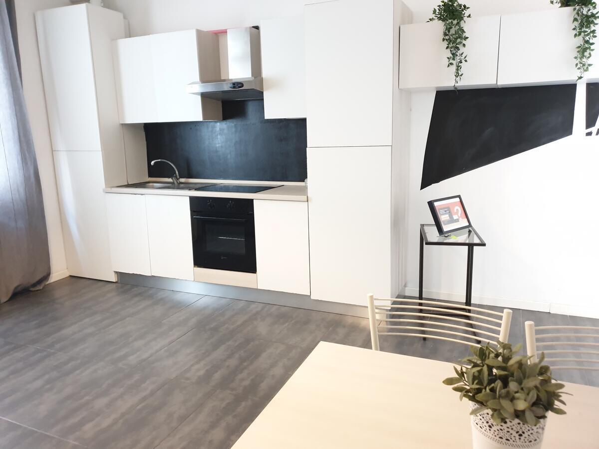 Aurora Apartment Milan Bagian luar foto