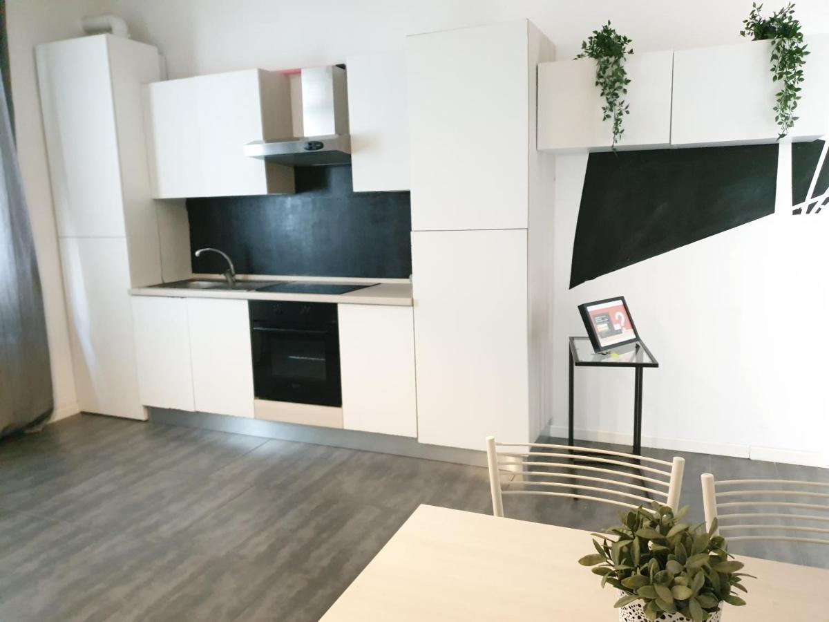 Aurora Apartment Milan Bagian luar foto